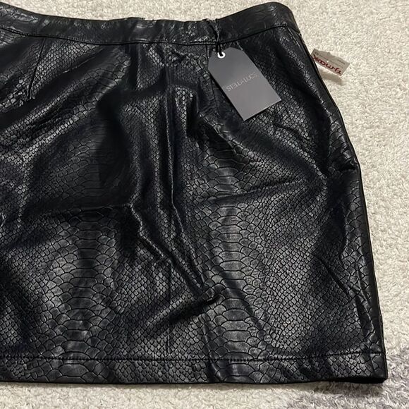NWT- Stella Luce - L. Animal Print Mini Skirt - Picture 4 of 10